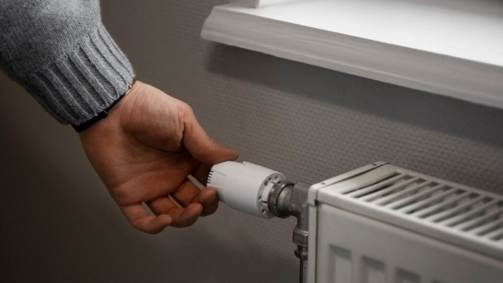 В Коминтерновском районе вновь отключили горячую воду и отопление Обнаружили повреждение на дренаже участка теплосети у здания котельной Специалисты приступили к ремонту До 15 00 ограничили подачу горячей воды и тепла по адресам  ул 45 Стрелковой Дивизии 104 106 108 116 125 127  пер Славы 1а 3 3а 5 7 9 10 п  пер Ботанический 47а  ул Беговая 2 1 4 1 6 6 1 6 2 6 3 6 4 8 8 1 8 2 8 3 10 10 2 10 3 10 4 10 5 14 20 51 53 55 57 65 67 69 71 73  Московский пр т 42 44а 46 54 56 58 60 68 70 72 76 78 80  ул Хользунова 3 5 7 9 13 15 17 19 21 21а 23 23а 25 29 31 33 35 37 39 41  пер Ученический 7  ул Шишкова 57 61 63 65 67 69 Подписывайтесь на канал РИА Воронеж в Max