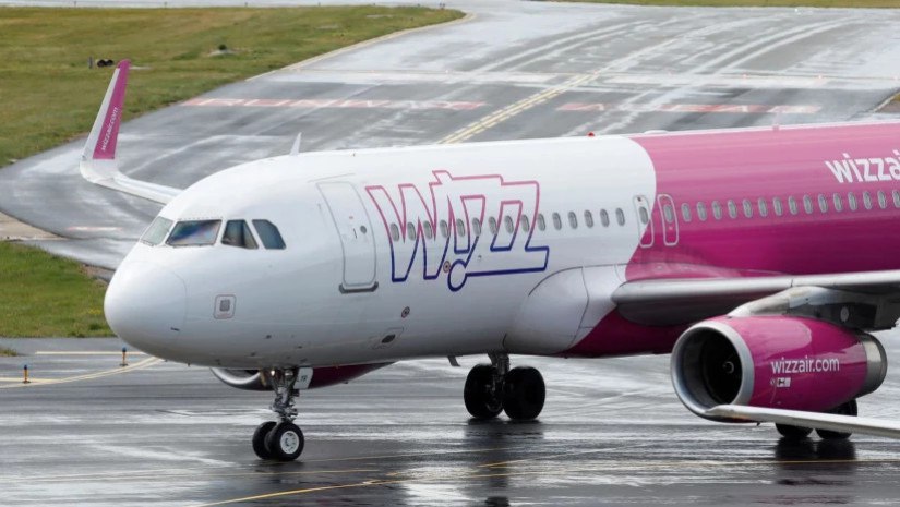 Wizz Air возобновит полеты из Кутаиси в Мадрид и Гамбург с апреля  Венгерский лоукостер Wizz Air с апреля 2025 года возобновляет полеты из Кутаиси по двум международным направлениям: Мадрид  Испания  и Гамбург  Германия .     Начиная с апреля авиакомпания будет выполнять рейсы в Гамбург и Мадрид два раза в неделю, по вторникам и субботам.    Билеты стоят всего 119 лари в Гамбург и 219 лари в Мадрид. Они уже сейчас доступны для покупки на официальном сайте Wizz Air и в мобильном приложении авиакомпании.    Кроме того, Wizz Air увеличит частоту рейсов из Кутаиси в популярные направления Прага  Чехия , Ларнака  Кипр , а также Афины и Салоники  Греция .    Кстати, недавно венгерский лоукостер объявил об акции, в рамках которой предлагается скидка на бронирование поездок до 31 марта. Цены от 79 лари.    Источник    Канал «Интересная Грузия»