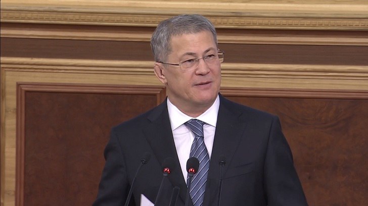 Хабиров занял 14 место в рейтинге влияния глав субъектов РФ  Глава Башкирии Радий Хабиров занял в рейтинге влияния глав субъектов России за июль 14 место. Об этом сообщил в telgram-канале политолог Дмитрий Орлов.  Глава республики прибавил четыре позиции с июня. Тогда он занимал 18 место.  Отметим, что АПЭК - крупнейшее в России агентство политического консалтинга.