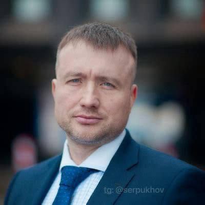 Всё прошло по плану с назначением нового врип главы.  Утром Алексея Шимко назначили  заместителем главы наукограда Серпухов по благоустройству и дорожному хозяйству на место ушедшей в этот понедельник с поста Юлии Сирченко. Таковым был первый шаг.  А затем в полдень совет депутатов утвердил Алексея Шимко временно исполняющим обязанности главы на переходный период, освободив тем самым от этого бремени Олега Киселёва, назначенного в прошлую пятницу. Это был второй шаг.  Итак, заход осуществлён. Осталось победить в конкурсе на должность главы.  Когда нужная скорость набрана за три часа и третий шаг очевиден.  #очёмнескажетмэр