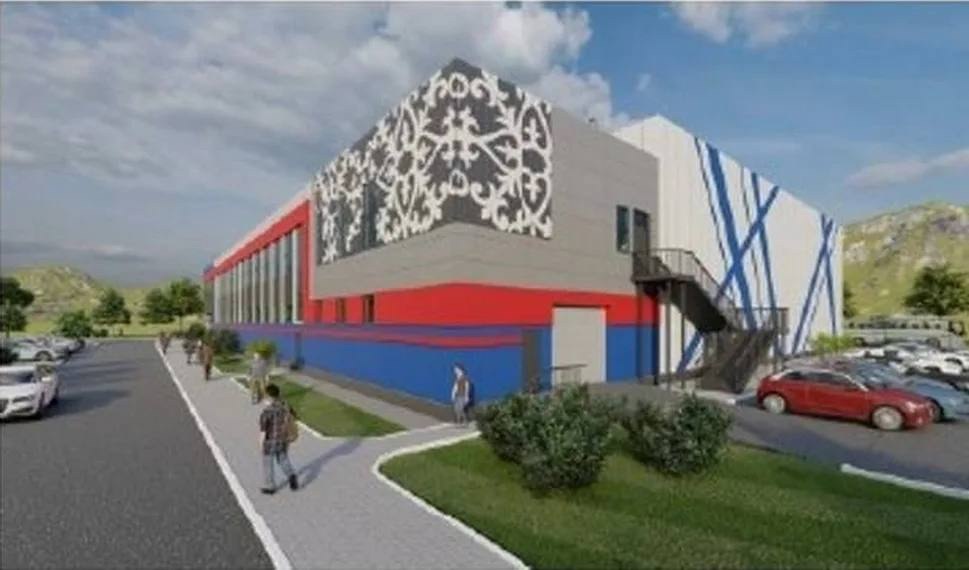 Минспорт Хакасии отреагировал на прозвучавший в ходе Прямой линии вопрос о спортивном долгострое в Абазе Инициатором и инвестором строительства крытого ледового катка в Абазе выступил ООО Ньютон Сервис Объект на основании концессионного соглашения вошел в федеральный проект Строительство было запланировано на 2025 2026 годы После большого объема проведенной подготовительной работы Республике Хакасия была предоставлена субсидия из федерального бюджета Земельные работы для строительства крытого катка были начаты в сентябре Инвестор гарантировал исполнение сроков строительства однако 31 октября 2025 года от ООО Ньютон Сервис поступило письмо о расторжении соглашения в связи с ухудшением финансового состояния и невозможностью реализации проекта Если новый инвестор не будет найден уже полученные средства на строительство крытого ледового катка 172 млн руб будет необходимо вернуть и строительство не состоится Сколько уже затрачено из республиканского бюджета не сообщается