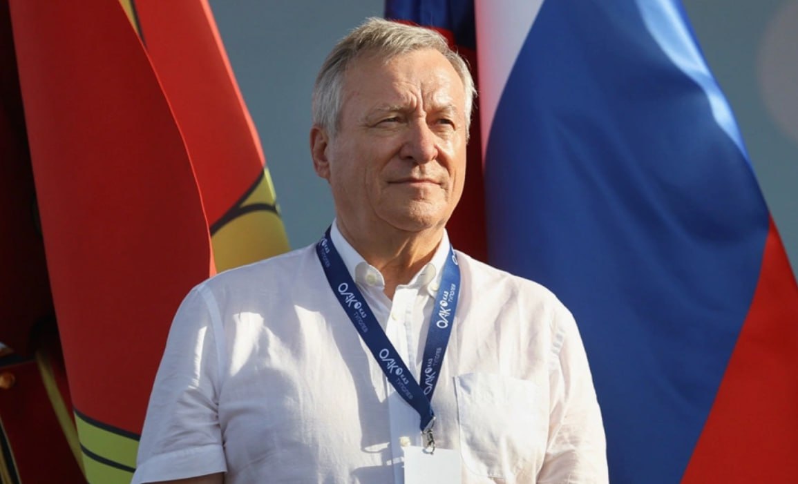 Александр Бобрышев совмещавший в Объединенной авиастроительной корпорации должности управляющего директора АО Туполев и директора своего филиала оперативно тактической авиации завершил работу в компании И о главы Туполева с 13 января станет бывший заместитель управляющего директора по экономике и финансам Юрий Абросимов а руководство ОТА перейдет к заместителю Бобрышева Владимиру Ефимову Источник РБК близкий к ОАК говорит что Бобрышев может в ближайшее время занять должность советника главы Ростеха Сергея Чемезова В самой ОАК подчеркивают что Бобрышев покинул компанию обеспечив рекордный выпуск и поставку военной техники в рамках гособоронзаказа Фото Андрей Титов Бизнес Online Global Look Press РБК в Telegram и MAX