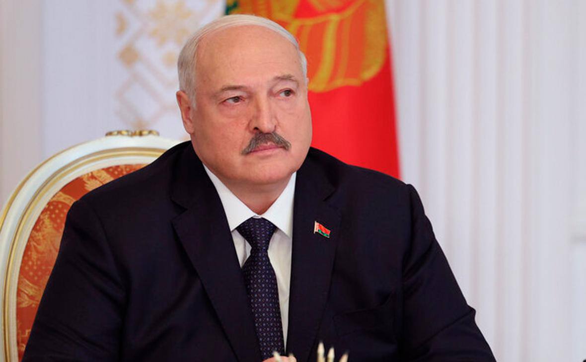 Лукашенко помиловал 16 осужденных.  Они были осуждены за различные преступления, в том числе за преступления экстремистской направленности, сообщила пресс-служба президента.    Мы всё знаем с 2014-го! Подпишись!