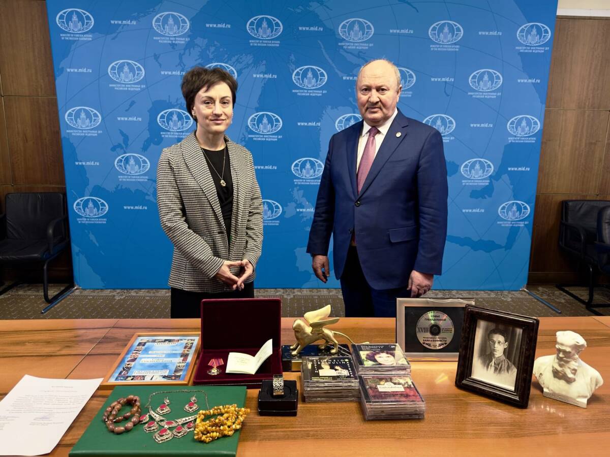 Личные вещи Софии Губайдулиной передали Татарстану из Германии Среди предметов орден За вклад в культуру и искусство РФ врученный композитору в 2022 году татарские серебряные украшения наручные часы несколько десятков компакт дисков и не только Вещи направят в Центр современной музыки Софии Губайдулиной entermedia io news lichnye veshhi sofii gubajdulinoj peredali tatarstanu iz germanii