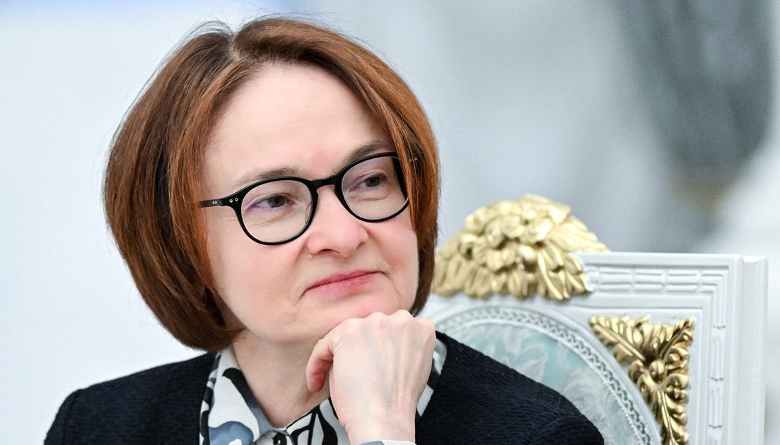 ЦБ снизил ключевую ставку до 16 Регулятор продолжает курс осторожного снижения ставку Инфляция снижается по итогам ноября и находится близко к цели ЦБ в годовом выражении с сезонной корректировкой В ноябре она опустилась до 6 6 по сравнению с 8 2 в октябре Инфляционные ожидания остаются высокими что ограничивает возможности для агрессивных шагов Центробанка Регулятор действует аккуратно чтобы не допустить повторного разгона инфляции пояснили эксперты