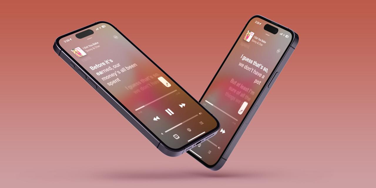 В iOS 26 2 появился режим офлайн караоке для Apple Music Даже в Spotify такого нет В первой бета версии iOS 26 2 появилось очень полезное нововведение для любителей музыки теперь тексты песен из Apple Music доступны без подключения к интернету Впервые тексты песен появились в Apple Music ещё в 2016 году С тех пор компания мощно прокачала эту фичу добавив поиск перевод режим караоке и многое другое Однако для доступа к текстам всегда требовалось подключение к интернету С релизом iOS 26 2 пользователи смогут просматривать тексты песен в Apple Music офлайн Теперь в самолёте или в другой ситуации без связи меломаны точно будут в восторге от новой фичи Это также даёт Apple Music ещё одно преимущество перед Spotify которому для доступа к текстам песен требуется подключение к сети Пока iOS 26 2 доступна в бета версии а финальная сборка для всех владельцев совместимых iPhone выйдет в декабре iguides