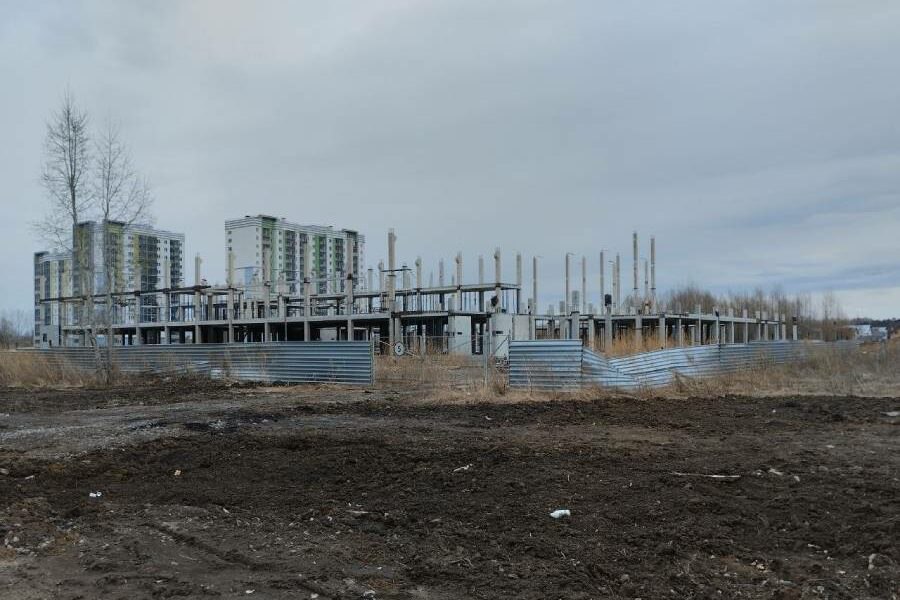 Все концессионные школы снесут в Новосибирске Минстрой Новосибирской области планирует заключить договор на снос шести концессионных школ. Об этом сообщил министр строительства Дмитрий Богомолов. Параллельно Минстрой готовит проектную документацию и в ближайшие дни объявит конкурс по выбору подрядчиков для строительства новых школ. Подробнее читайте по ссылке INFOPRO54 Фото Infopro54, автор: Юлия Данилова.