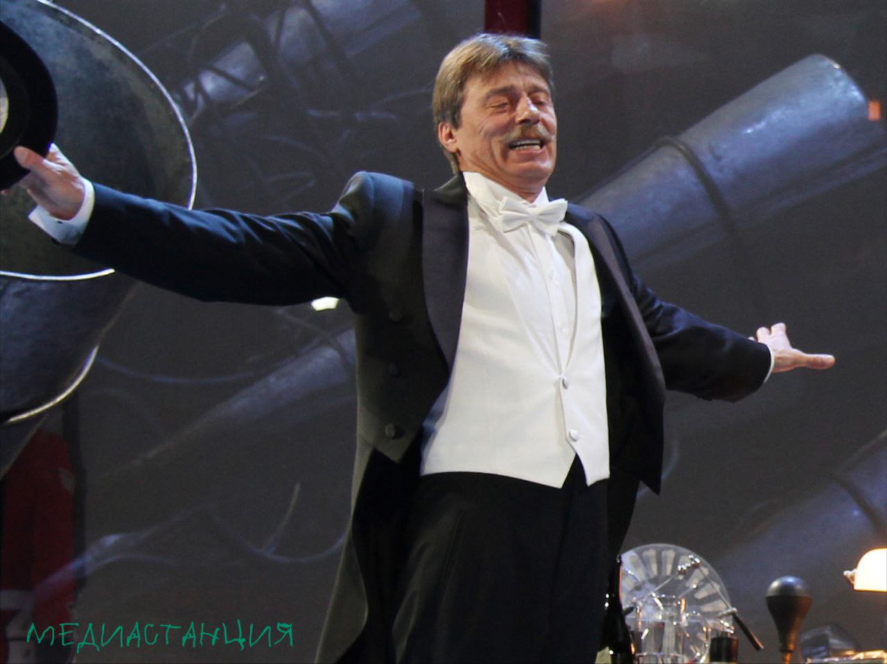 Умер народный артист Анатолий Лобоцкий в возрасте 66 лет Известный по фильму Зависть богов и сериалу Молодёжка актёр с октября боролся с быстрорастущей онкологической опухолью которая всё же победила в конце Соболезнуем близким Анатолия Анатольевича mediastanciacom