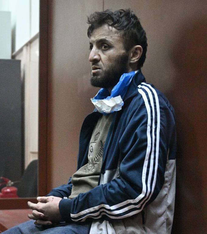 Террорист из "Крокуса" признался, что намеренно сбил 8-летнего ребёнка на переходе, скрываясь после теракта. Планировал убить всю семью, чтобы жертв было больше , – рассказал на допросе Далержон Мирзоев . В момент побега террористов, мальчик вместе с мамой, отцом и сестрой возвращался домой. Семья переходила дорогу по зебре на зеленый сигнал светофора. После удара ребенка отбросило от машины на несколько метров. Медики диагностировали у парня закрытые переломы бедра и ключицы, сотрясение мозга, ЧМТ и ушиб легких. Внесен Росфинмониторингом в список экстремистов и террористов.