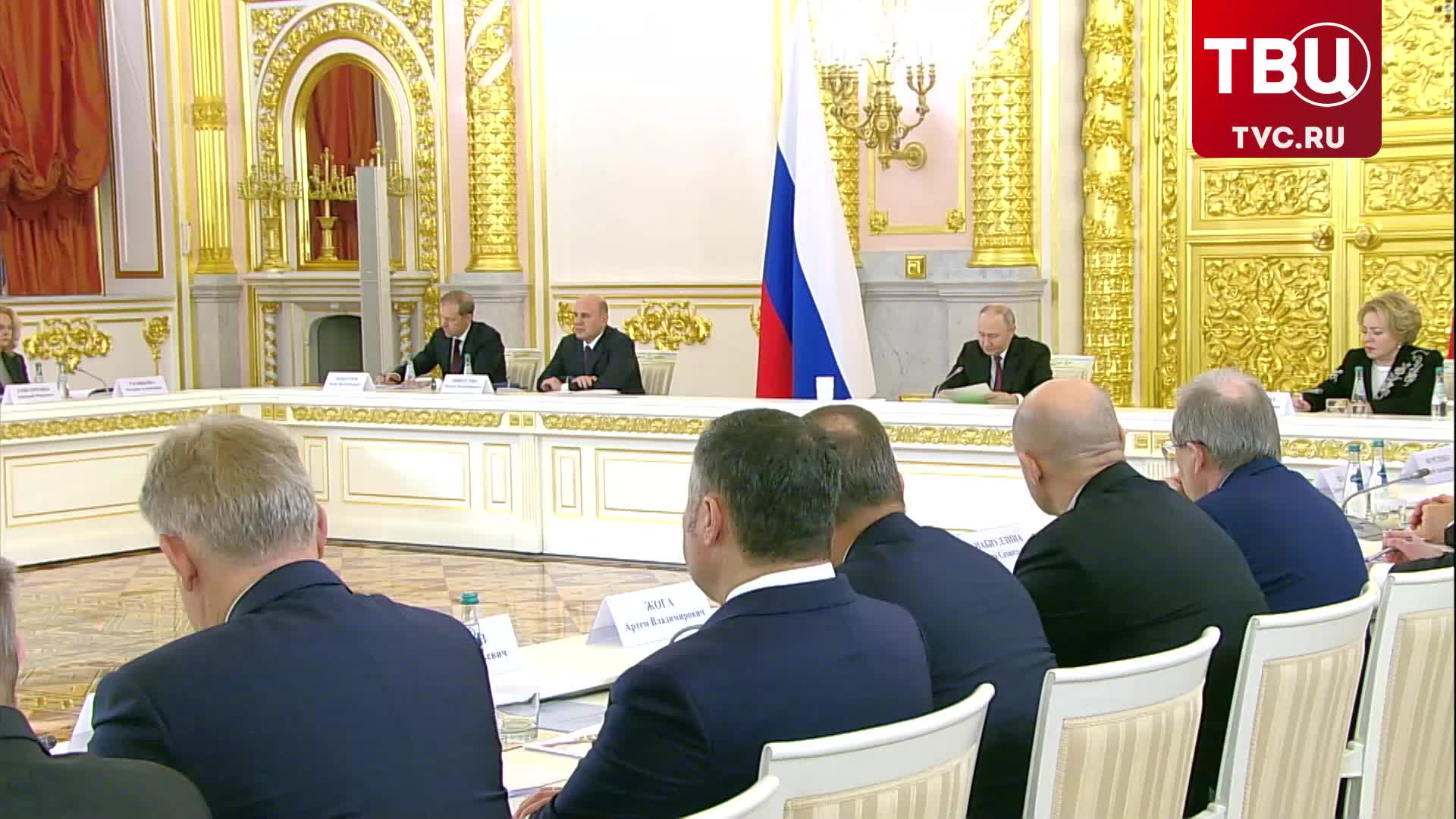 Путин анонсировал новые меры поддержки семей на совете по нацпроектам