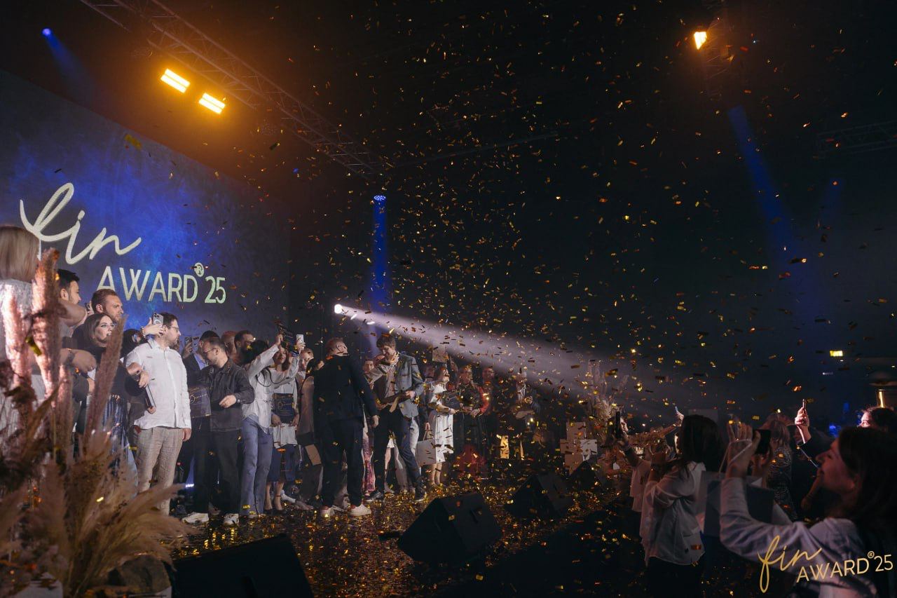 Точка получила премию FINAWARD’25 за лучшую сделку с цифровыми активами. ЦФА на 200 млн рублей стали поддержкой для клиентов банка Точка после отзыва лицензии у Киви Банка. Эксперты отметили продуманную структуру выпуска и то, насколько успешно она завершилась. Точка стала одной из первых организаций, работающих с малым и средним бизнесом, выпустивших ЦФА. ЦФА — это новый инструмент для инвестиций: гибкий, прозрачный и более безопасный. Точка активно развивает это направление и планирует сделать ЦФА более доступными.