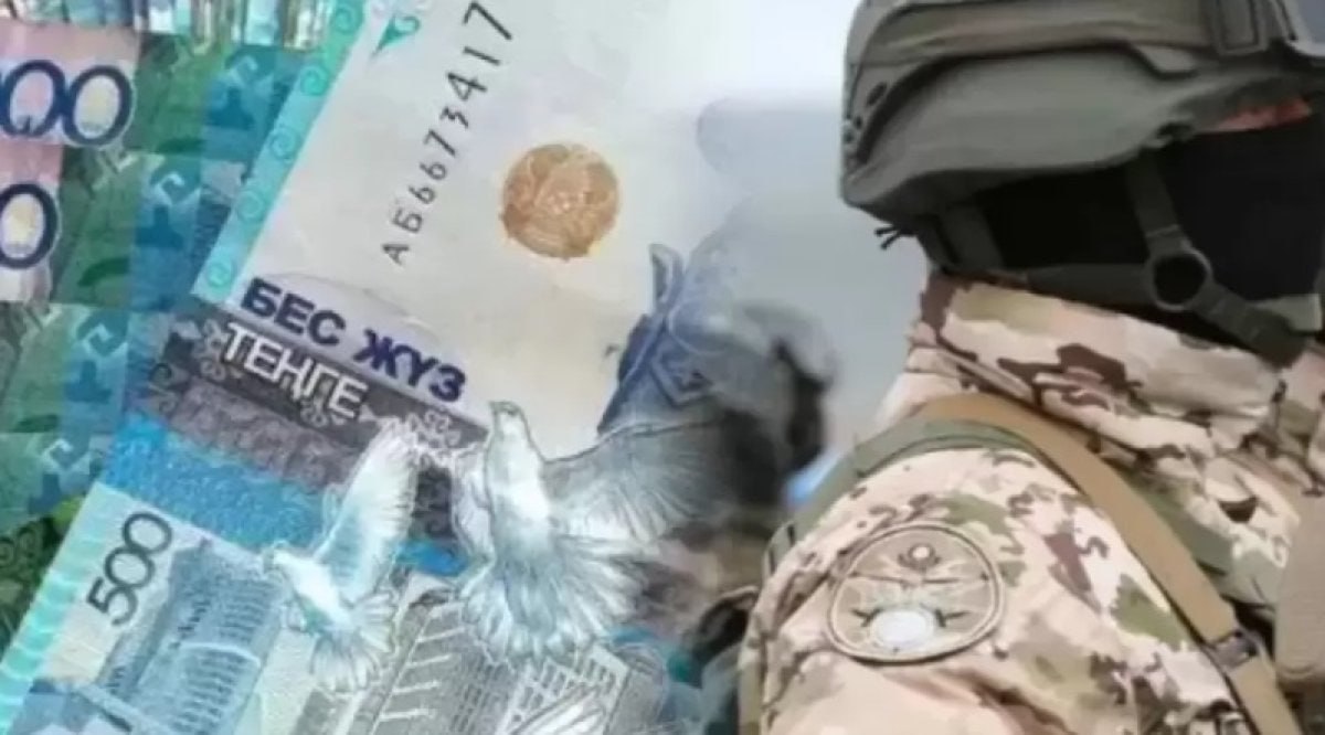 В Казахстане генерал в отставке арестован за мошенничество с инвестициям   Бывший командующий войсками регионального командования «Восток» оказался в центре уголовного расследования по делу о крупной коррупции. По данным Антикоррупционного агентства, генерал-майор в отставке воспользовался своим авторитетом и доверием предпринимателя, чтобы завладеть его деньгами. Схема была замаскирована под инвестиции в социальные проекты, якобы при поддержке высокопоставленных чиновников и зарубежных структур.   Фактически речь идёт о мошенничестве с обещаниями сверхприбыльных вложений, прикрытых именами влиятельных персон. Суд санкционировал арест подозреваемого. Сейчас следствие проверяет его на причастность к другим аналогичным эпизодам. Антикор подчеркивает: расследование продолжается, и возможны новые эпизоды.   Речь идёт о деньгах в особо крупном размере, а злоупотребление доверием произошло под видом «патриотической деятельности» и вложений в развитие страны — что делает случай особенно показательной иллюстрацией, как личная выгода прячется за громкими лозунгами.  #Казахстан