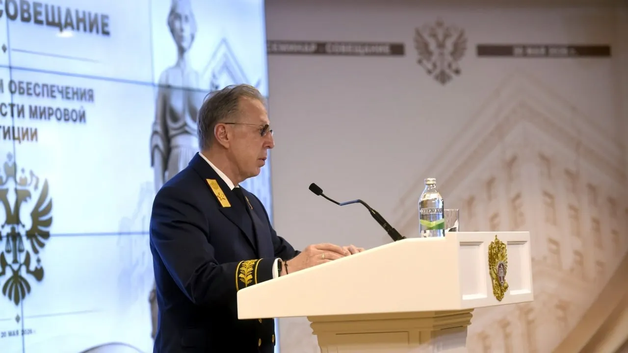 Генеральный директор Судебного департамента при ВС Геннадий Лопатин выступил на семинаре совещании по вопросам обеспечения деятельности мировой юстиции О чем говорил Геннадий Лопатин Финансирование одного судебного участка в разных регионах РФ варьируется от 3 до 21 5 млн руб В числе основных проблем обеспечения деятельности мировой юстиции субъектов РФ он выделил недостаточное финансирование нехватку площадей для судебных участков недостаточный уровень материально технического обеспечения Мировые судьи ежегодно демонстрируют высокую эффективность деятельности Суддеп разработал минимальные нормативы обеспечения деятельности мировых судей Больше информации на сайте АЮР