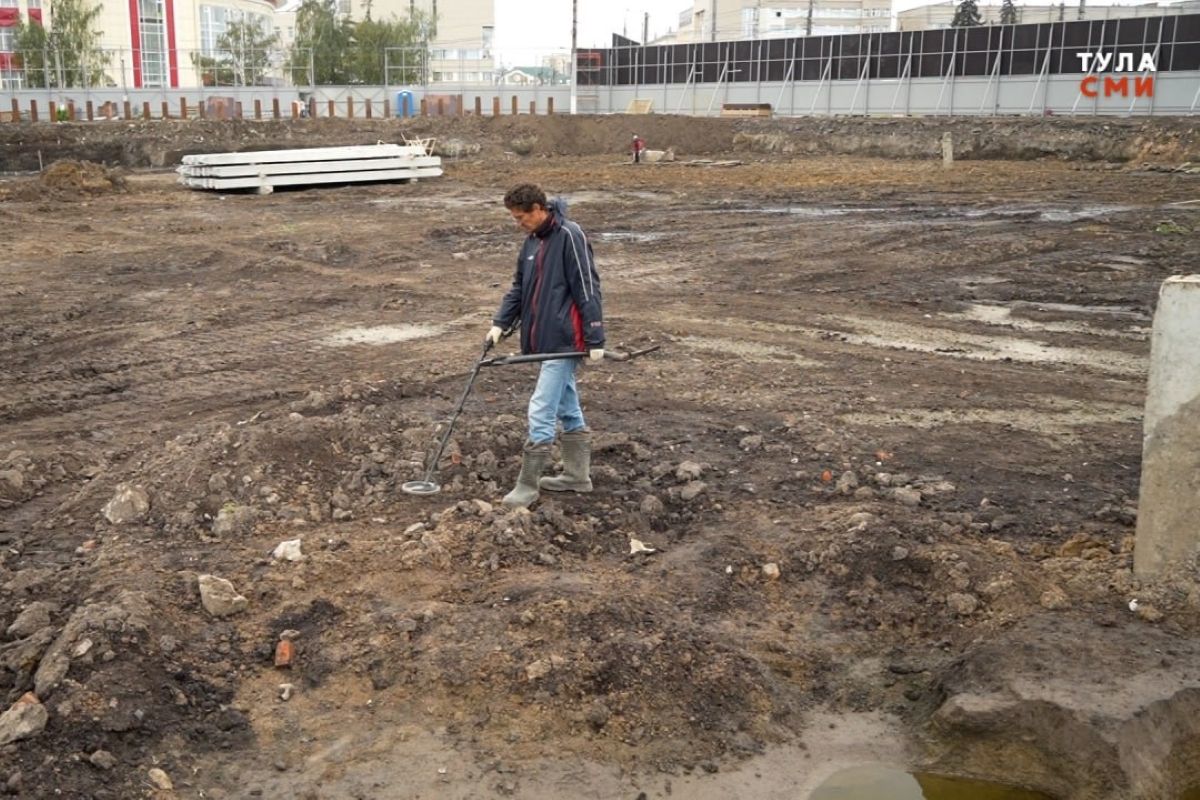 В историческом центре Тулы ведутся археологические раскопки Изыскания проводятся на месте будущей многоэтажки на улице Советской Согласно законодательству застройщик был обязан организовать раскопки на исторической территории города Смотреть видео