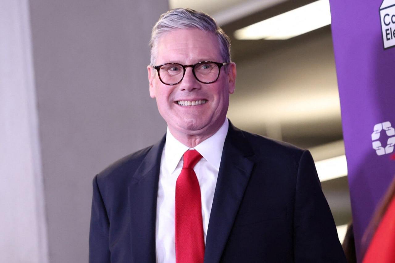 Глава Минздрава Британии Стритинг готовит переворот чтобы сместить с поста премьера Стармера Об этом сообщает издание Bloomberg со ссылкой на источники Сторонники Стармера в частном порядке обвинили министра здравоохранения Уэса Стритинга в заговоре с целью смещения премьер министра За последнюю неделю команда премьер министра получила новую информацию свидетельствующую о том что Стритинг активно готовил переворот говорится в сообщении Представитель Стритинга естественно опроверг эти обвинения назвав категорически ложными утверждения о том что министр здравоохранения претендует на роль премьера При этом издание ВВС утверждает что однопартийцы Стармера могут попытаться сместить его в декабре Великобритания ЕС Европа Подписаться на Pravda ru