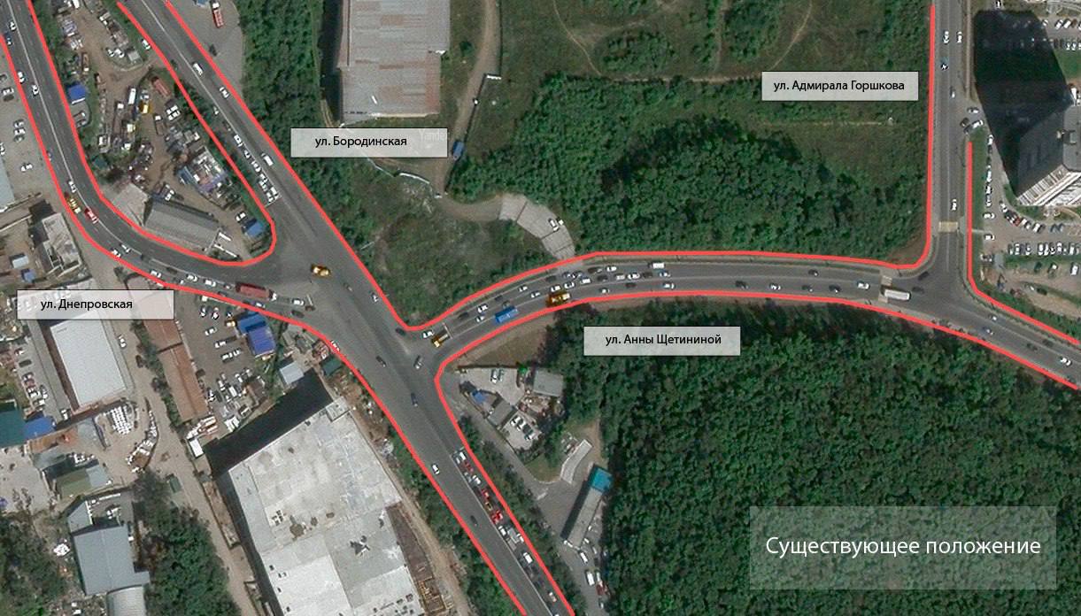 Во Владивостоке проведут глобальную реконструкцию одного из сложных перекрестков. Один из самых загруженных перекрёстков города – на пересечении улиц Анны Щетининой, Выселковой, Днепровской и Бородинской – ждёт масштабное преобразование. Администрация Владивостока утвердила проект, который реализуют до конца 2025 года. Работами займется СПЕЦСУ за 349 миллионов рублей. • Появится дополнительная полоса при выезде с ул. Анны Щетининой на Бородинскую • Для поворота с Выселковой на Анны Щетининую выделят крайнюю правую полосу с возможностью проезда без остановки • Обустроят тротуары и наземные переходы • На пересечении с Днепровской создадут два островка безопасности • Нанесут разделительные линии между встречными потоками Работы проведут поэтапно, чтобы снизить нагрузку на транспортную систему. Новый дизайн перекрёстка призван сократить пробки и сделать перемещение по этому участку комфортнее.