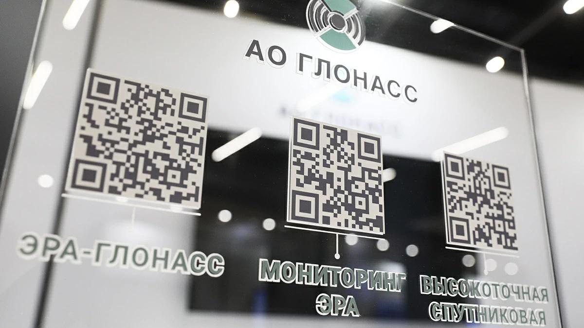 В России появился первый отечественный сим-чип для мониторинга транспорта, идентификации беспилотников и подачи сигнала SOS Он представляет собой впаянную в устройство микросхему, по своим свойствам схожую с сим-картой, которая позволяет идентифицировать абонента в сети связи Соответствующую разработку АО «Глонасс» зарегистрировало 4 июня в реестре радиоэлектронной продукции Минпромторга Сим-чип будет применяться в устройствах вызова экстренных оперативных служб, аппаратуре спутниковой навигации, трекерах на различных видах транспорта, включая авиабеспилотники С начала лета «Глонасс» произвела более полумиллиона сим-чипов Компания уже провела тестирования продукции с производителями навигационной аппаратуры «Три точки», «Итэлма», «Исинтел технологии», «Восточный регион», «Форт-телеком», «Автоэра», «Сантэл-навигация», «Лаборатория умного вождения», «Интелинк технология», «Глонасс Дальний Восток», НИИМА «Прогресс», «РД групп», «Сателлит», «ТК Эксперт» Контрактной сборкой чипов занимается компания «Пластим» Это обеспечит предсказуемый контроль за передвижением средств и передачу данных в госинформсистемы Полписаться