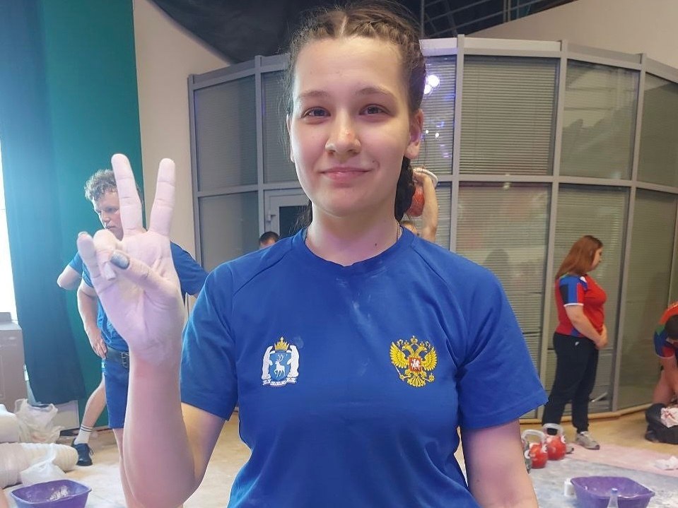 Ямальские спортсмены — призеры чемпионата России по гиревому спорту — Ильяс Сарсембаев в длинном цикле в весовой категории до 78 кг стал серебряным призером. Тренируется в Губкинском в спортшколе «Зенит», тренер — Евгений Латыпов. — Василиса Фирулёва в классическом толчке в весовой категории 63 кг стала третьей. Занимается под руководством Максима Бабичева в спортшколе «Уренгоец» в пгт. Уренгой. Чемпионат России по гиревому спорту прошел с 12 по 15 июня в Казани, участие приняли более 300 сильнейших спортсменов страны из 43 регионов России. Поздравляем с достойным результатом! #ЯмалСпорт #ГиревойСпорт Ямал Спорт Поддержать нас бустом