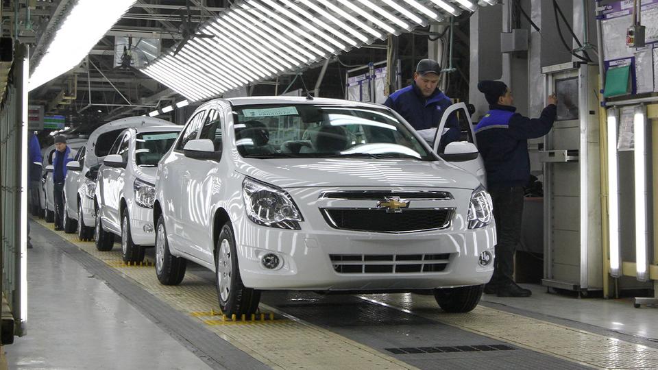 Прибыль UzAuto Motors в первом полугодии сократилась на 27 5 Крупнейший автопроизводитель Узбекистана получил 1 38 трлн сумов чистой прибыли против 1 91 трлн годом ранее Доля компании на внутреннем рынке снизилась с 90 2 до 82 2 kun uz ru 82044172 Официальные страницы Kun uz Telegram Facebook Instagram Youtube