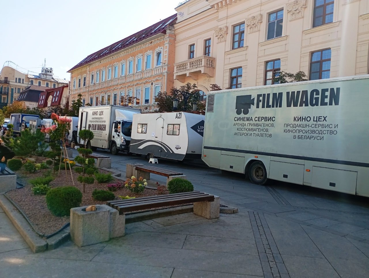 В эти выходные в центре города будет неспокойно Не пугайтесь если услышите выстрелы 20 и 21 сентября это кино снимают На пересечении улиц Красноармейской и Фрунзе будут снимать художественный фильм В одной из сцен планируется использовать холостые патроны Власти просят горожан не волноваться и сохранять спокойствие Все необходимые согласования с МЧС полицией и администрацией города уже получены Предупреждение получили жители домов на улицах Фрунзе Красноармейской и Чапаевской именно там и развернутся киношные баталии Другой Город Подписаться Написать нам