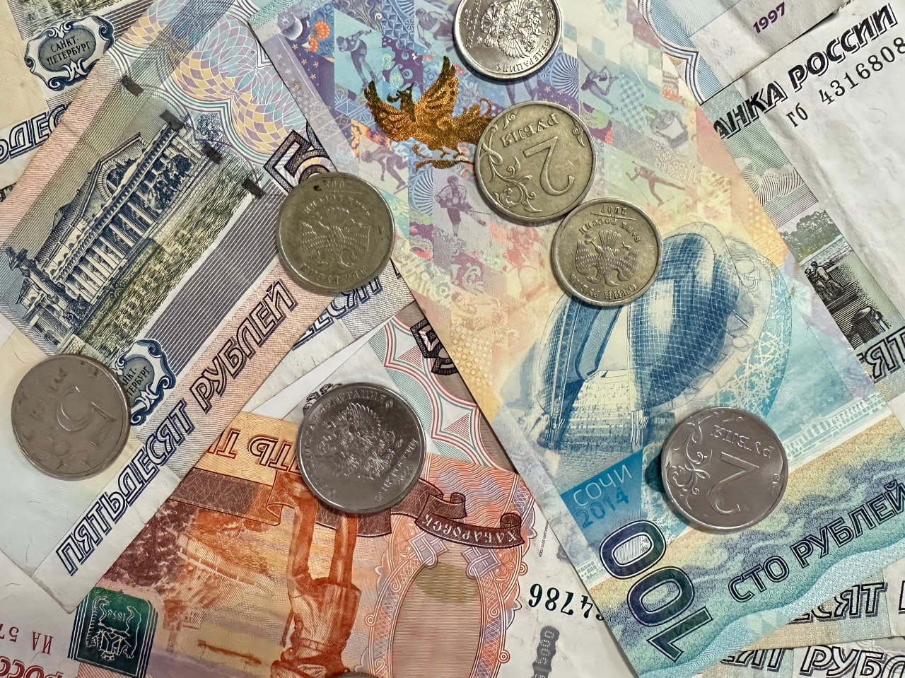Госдума одобрила закон, разрешающий региональным микрокредитным организациям выдавать ипотеку Нововведение распространяется только на те компании, акции которых полностью принадлежат субъекту РФ — при этом у региона может быть не более одной такой структуры. Новые микрокредитные организации будут работать под контролем Банка России, а сведения о них разместят на сайте Центробанка.
