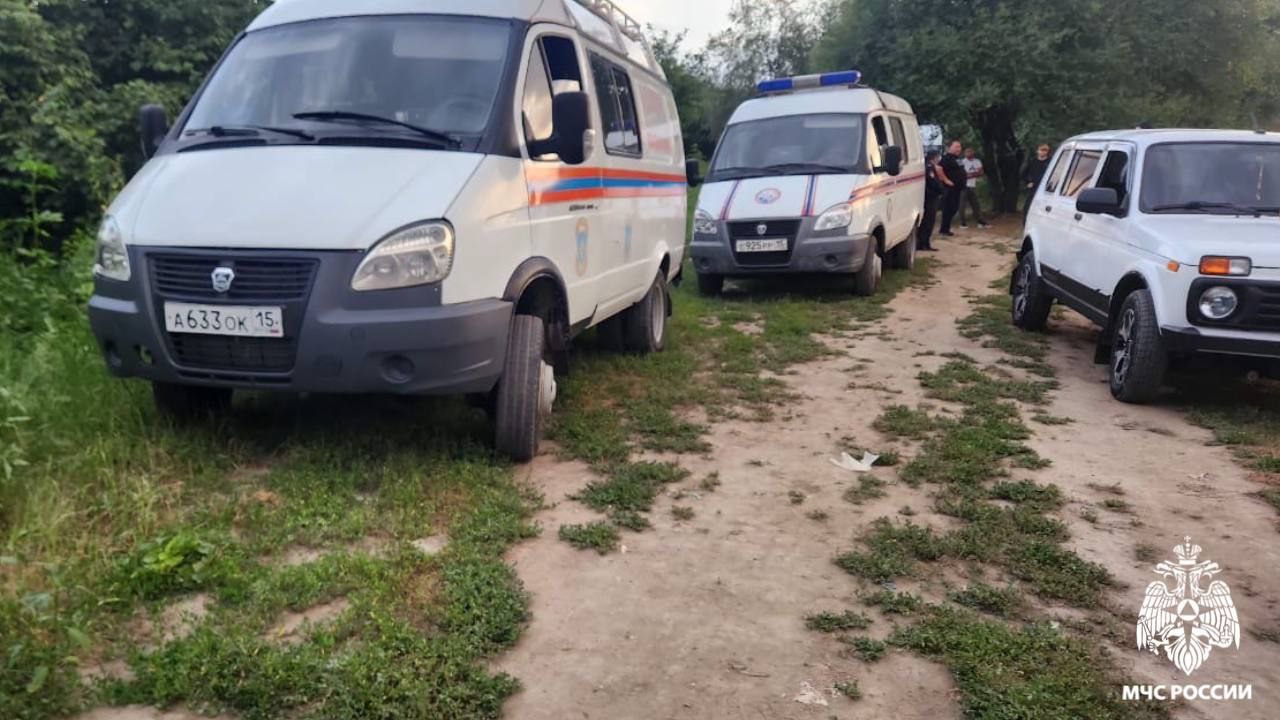 9-летний мальчик утонул в реке Майрамадаг Как сообщили в МЧС Северной Осетии, из воды ребенка вытащил очевидец. Прибывшие на место происшествия сотрудники МЧС, в числе которых был врач, проводили реанимационные мероприятия, но вернуть малыша к жизни не удалось. Ребенок слишком долго провел в воде. Подписывайся на «Сапа 15»