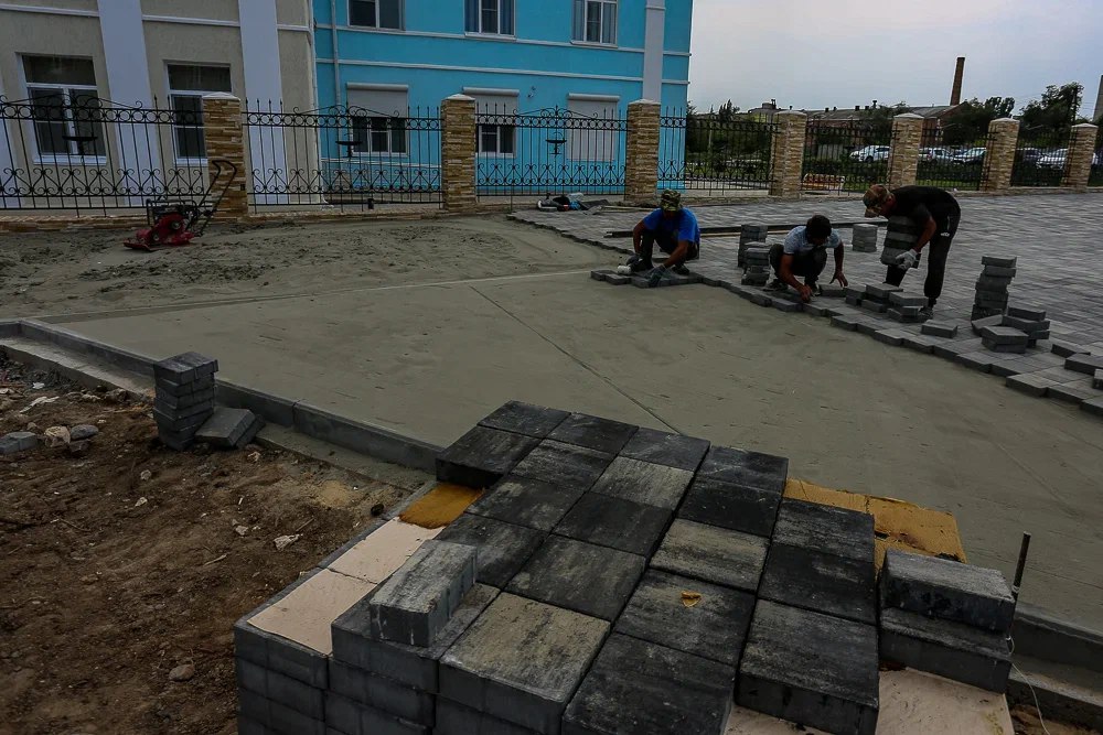 Голосование за благоустройство В Волгограде стартовало голосование за территории для благоустройства в 2027 году в рамках нацпроекта Инфраструктура для жизни До 27 февраля жители старше 14 лет могут выбрать два объекта из 20 предложенных парков скверов улиц и спортивных зон со всех районов города Восемь победителей с наибольшим числом голосов выйдут в весенний финал на всероссийской платформе С 2017 года в городе обновлено более 90 общественных пространств Мы в Макс