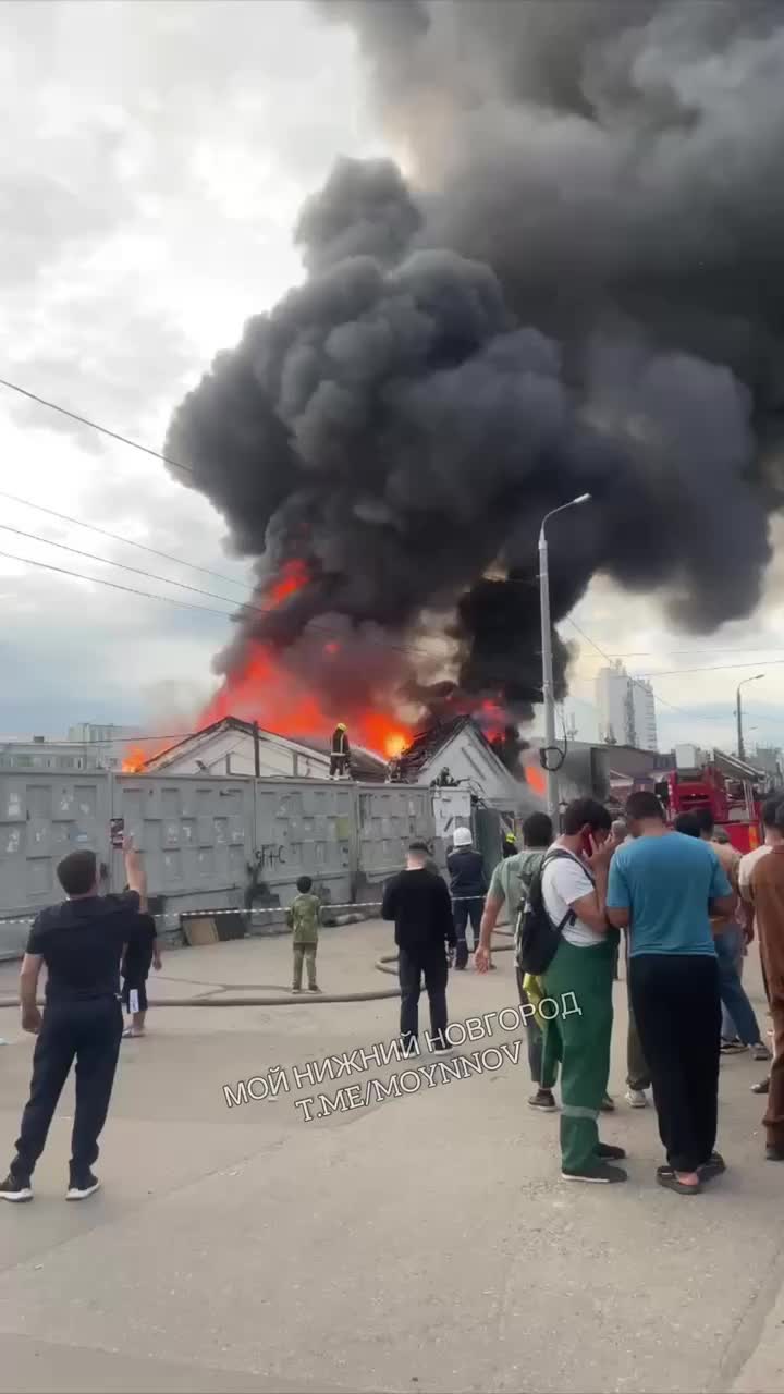Пожар локализован на площади 450 кв. метров без жертв