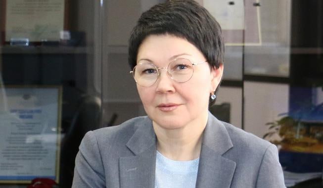 Еще одно уголовное дело в Красноярском крае Уголовное дело завели в отношении управляющей отделением Фонда пенсионного и социального страхования РФ по Красноярскому краю Елены Лапко. Ее подозревают в превышении должностных полномочий, служебном подлоге и в растрате в особо крупном размер, сообщили в правоохранительных органах региона. По словам собеседника наших коллег, Лапко инкриминируют, что она фиктивно трудоустроила в отделения фонда свою знакомую. Также Лапко и Емельянову подозревают в том, что они незаконно начислили и выплачивали социальные пособия людям, не имевшим право на их получение, а также завышали сумму пособий. По данным представителя правоохранительных органов, всего было выплачено таких пособий на сумму около 2 млн рублей. Но это - сумма предварительного ущерба. В настоящий момент обе фигурантки уголовного дела задержаны. ______ Оставить обращение