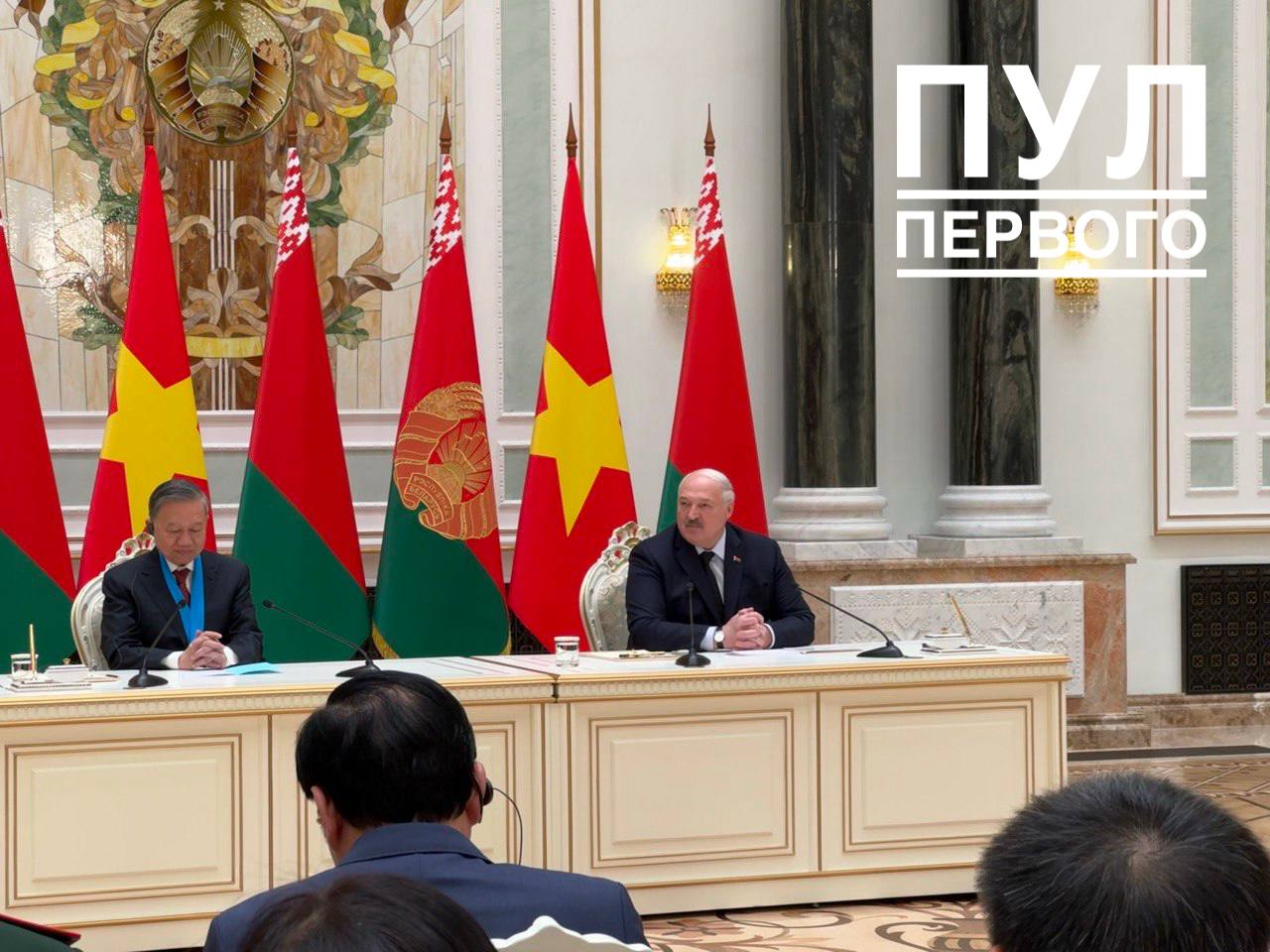 То Лам пригласил Александра Лукашенко посетить Вьетнам. Первый принял приглашение. «Обещаю, что в ближайшее время мы встретимся у вас на родине»