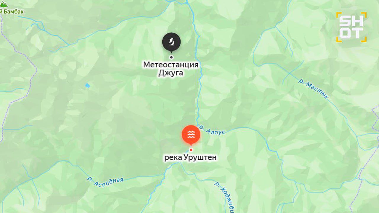 Восемь туристов с детьми застряли без снаряжения в горах Краснодарского края из за поднявшейся реки  Как стало известно SHOT группа туристов из 8 человек с детьми 10 и 13 лет 7 октября пошли в поход посмотреть горы и красоты Кубани Выбрали маршрут пихтовая поляна лагерь холодный и метеостанция Джуга Самый ближайший крупный населенный пункт это Красная поляна в Сочи  Туристы отправили спальники и другое снаряжение через реку Уруштен на лошадях Но вода сильно поднялась из за дождей Переправлять людей было просто опасно Им пришлось соорудить лагерь и звать на помощь спасателей В данный момент туристы отрезаны от маршрута Они ночуют в самодельном убежище из досок Двое из восьми получили переохлаждение  Тур в горы должен был продлиться шесть дней с 7 по 12 октября Протяжённость маршрута 75 километров и самая высокая точка 3540 метров Подписка   t me tourismsafety происшествия