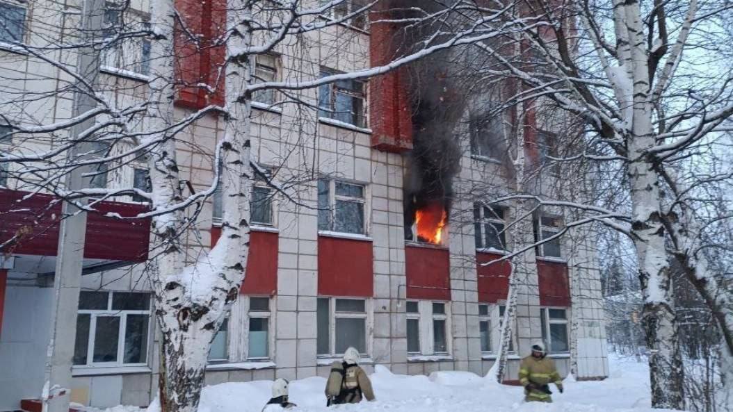 Пожар в поликлинике в Голованово произошел сегодня утром.   В краевом минздраве журналисту Properm.ru пояснили, что возгорание было в здании на Мозырьской, 34. Пожар уже потушен, пострадавших нет.