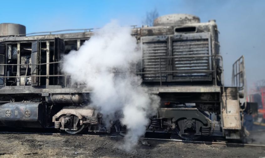 Завершено расследование несчастного случая с рабочими, пострадавшими при возгорании тепловоза в Приамурье  В Приамурье завершена незамедлительная проверка в отношении Акционерного общества «Амурский уголь», сообщает Государственная инспекция труда в Амурской области.  В ходе нее вскрылись нарушения действующего трудового законодательства. В частности, установлено, что контроль за применением работниками средств индивидуальной защиты в процессе исполнения ими трудовых обязанностей не осуществлялся, а инструктаж по охране труда проводился с нарушением установленных сроков.  О том, что грозит работодателю читайте на сайте:    Фото:    #происшествия