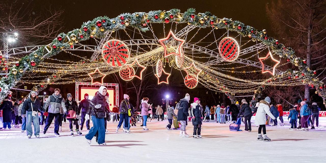 Совсем скоро в Москве начнутся мероприятия, посвященные Дню российского студенчества. Юных москвичей с 24 января в парках, культурных центрах, библиотеках и музеях ждут игры, лекции, экскурсии, квесты, кинопоказы, спектакли и многое другое. На некоторые события потребуется регистрация.  Тематическую программу подготовили и в кинопарке «Москино» — 25 и 26 января вход для студентов, в том числе на каток, будет бесплатным  нужно показать подтверждающие документы . Молодых горожан ждет иммерсивный квест, а также зачеты в игровом формате по литературе, истории и физкультуре. Все подробности — тут.