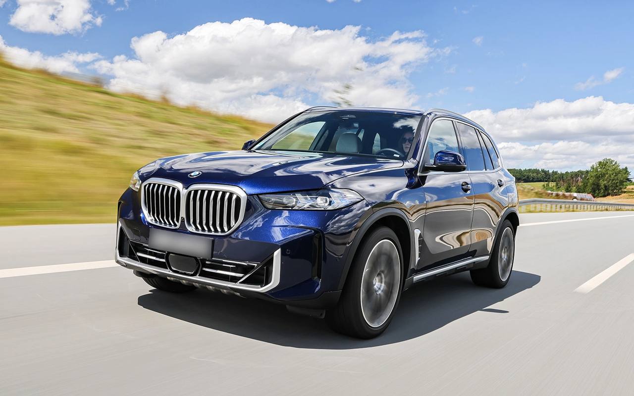 BMW против китайцев Пять самых популярных премиум машин в России В сентябре на отечественном рынке реализовали почти 11 тыс новых автомобилей премиум брендов что на 15 меньше показателей того же месяца прошлого года сообщило агентство Автостат Лидером по продажам среди марок оказалась немецкая BMW в последний раз она возглавляла рейтинг в апреле 2022 года Топ 5 самых популярных премиум марок выглядит следующим образом BMW 1741 шт Exeed 1652 шт Tank 1529 шт Hongqi 1203 шт Lixiang 1141 шт