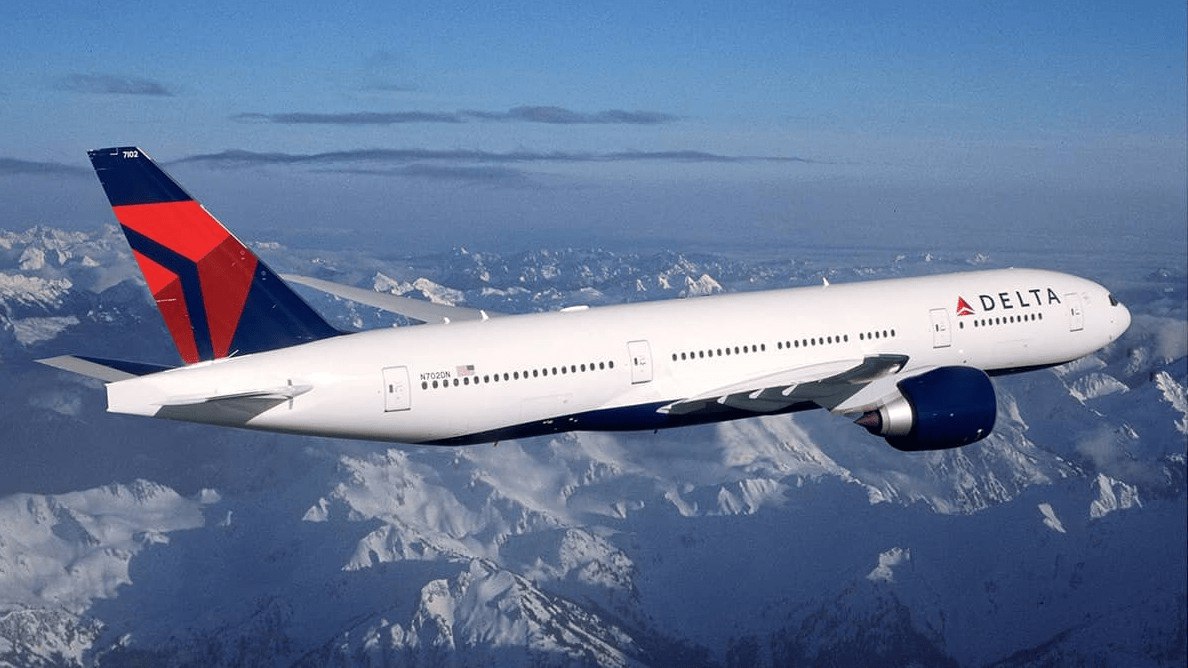 Delta Air Lines планирует отказаться от классического ценообразования и перейти на индивидуальный расчёт цен для каждого пассажира «здесь и сейчас».  Эксперимент уже положительно сказывается на выручке Delta, но пассажиры могут заподозрить её в ценовой дискриминации, ведь нет ни полного списка факторов, которые учитывают алгоритмы, ни публичных данных о возможной разнице между ценами  vc.ru/transport/2110102