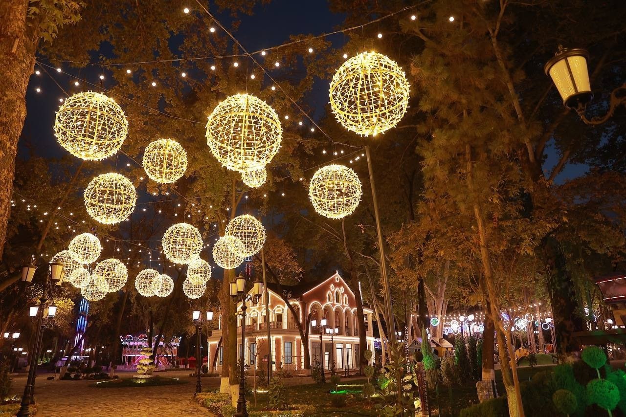 На Новый год у узбекистанцев ожидается пять выходных дней подряд В Министерстве занятости и сокращения бедности предложили непрерывные выходные с 31 декабря по 4 января в период празднования новогодних праздников Ожидается утверждение постановления   ExoUzbekistana