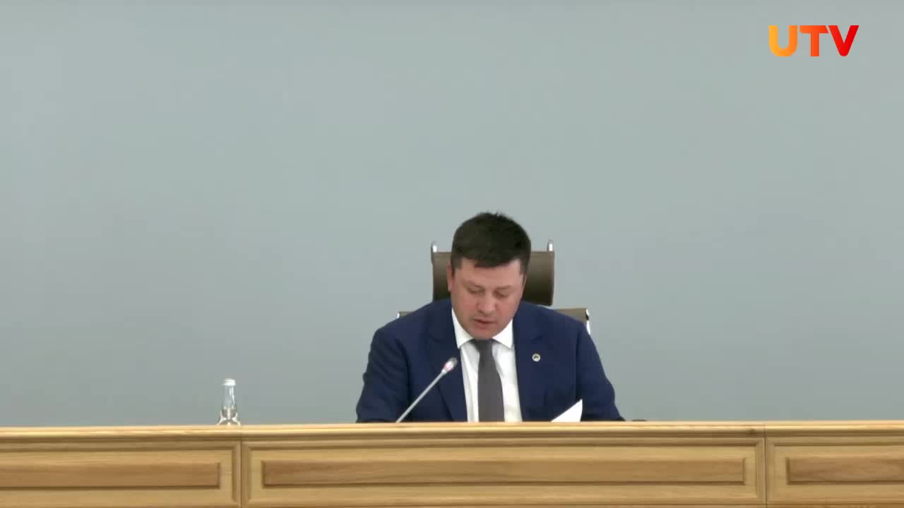 Мэр Уфы Ратмир Мавлиев требует ежедневной уборки тротуаров