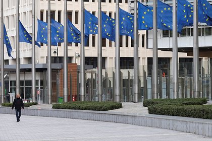 Европа анонсировала новый пакет антироссийских санкций Еврокомиссия к концу июня может представить новые антироссийские санкции. С таким заявлением в эфире радио RTL выступил глава МИД Франции Жан-Ноэль Барро. «Вчера мы направили наши предложения Европейской комиссии, и она должна внести их в новый пакет санкций, который, мы надеемся, будет представлен до конца июня», — сообщил французский министр. Ранее депутат Европарламента от Люксембурга Фернан Картайзер начал собирать подписи в поддержку диалога с Россией.