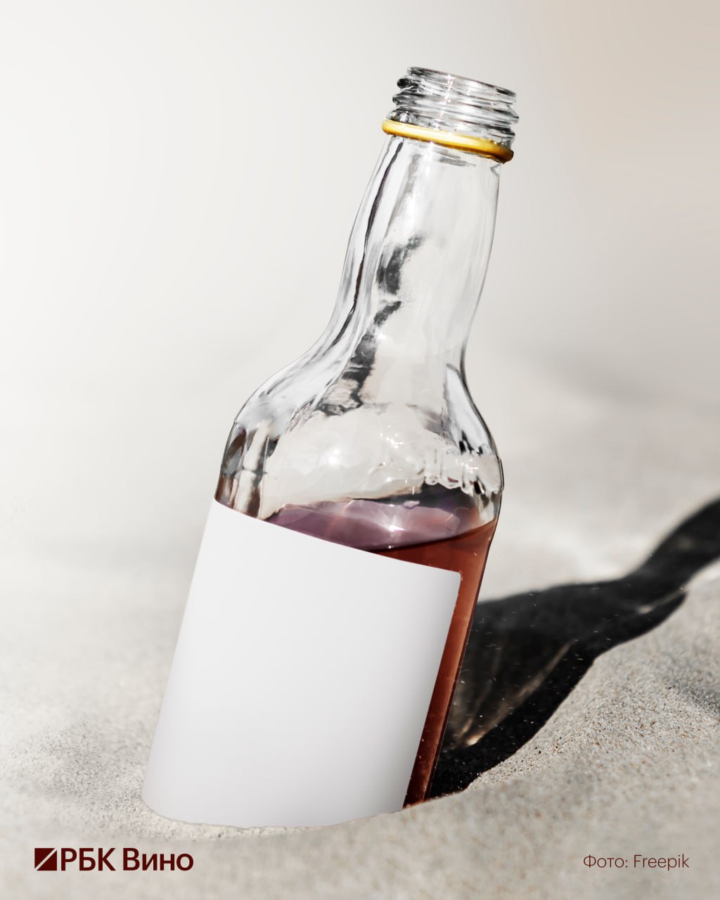 Напиток одного вечера в России выросли продажи вина в маленькой таре  В России отмечают рост продаж вина в бутылках малого объема пишет Сноб  Еще в 2017 году винный эксперт Роберт Джозеф предсказал рост популярности вина в пластиковой упаковке и металлических банках На тот момент никто из экспертов это не воспринял всерьез рассказал изданию вице президент российской ассоциации экспертов рынка ритейла Александр Ставцев  По словам Ставцева большинство винной тары малого объема на российских полках сейчас приходится на металлические банки В них чаще разливают игристые вина но есть и тихие Вино в маленькой бутылке напиток одного вечера И рост популярности такого объема показывает как меняется потребление В России растет число людей которые живут одни И они скорее купят вино в мини таре чем в крупной Кроме того происходит некая десакрализация игристого из напитка праздника оно превращается в напиток для любого дня Теперь его пьют на природе и пикниках причем не всегда переливая в бокал как было принято раньше А маленькая тара отлично вписывается в такое потребление добавил эксперт Билеты можно купить здесь времявина Подписаться Время вина