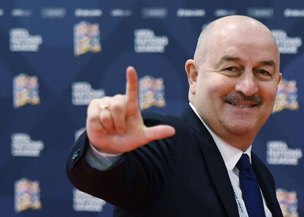 Черчесов выразил уверенность в возможности участия российской национальной команды в чемпионате Европы 2028 года  Об этом бывший главный тренер сборной России по футболу Станислав он заявил в интервью РИА Новости.  "Надо верить в это и стремиться, чтобы лед тронулся", - подчеркнул Черчесов.   В феврале 2022 года ФИФА и УЕФА отстранили российские сборные и клубы от международных соревнований из-за ситуации вокруг Украины. Впоследствии организации уточнили, что санкции останутся в силе до завершения СВО.   Несмотря на это, в российском футбольном сообществе не теряют надежды на возвращение к международным турнирам.