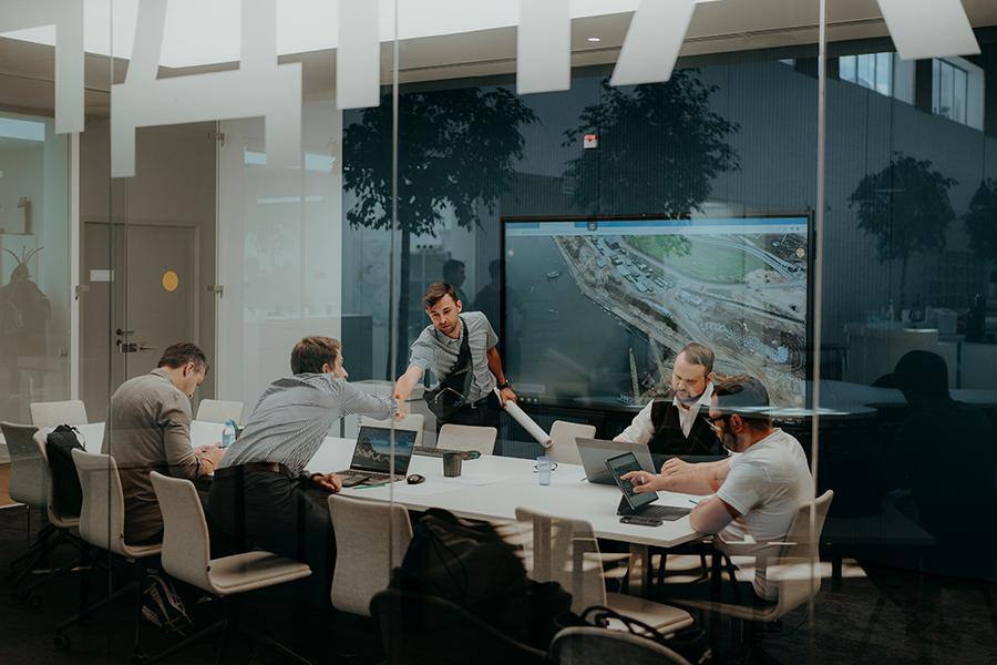 Рост убытков крупного и среднего бизнеса Башкирии ускорился В январе октябре 2025 года совокупный убыток крупных и средних компаний Башкирии составил 63 млрд руб Это в 3 3 раза больше чем за аналогичный период 2024 года 19 1 млрд и на 7 7 больше чем было по итогам девяти месяцев 58 5 млрд Доля убыточных организаций по результатам десяти месяцев прошлого года достигла 26 7 против 22 3 в январе октябре 2024 го Сальдированный финансовый результат прибыль минус убыток организаций в действующих ценах составил 162 1 млрд руб Это почти в два раза на 44 6 меньше чем было в январе октябре 2024 года РБК Уфа в Telegram РБК Уфа в MAX