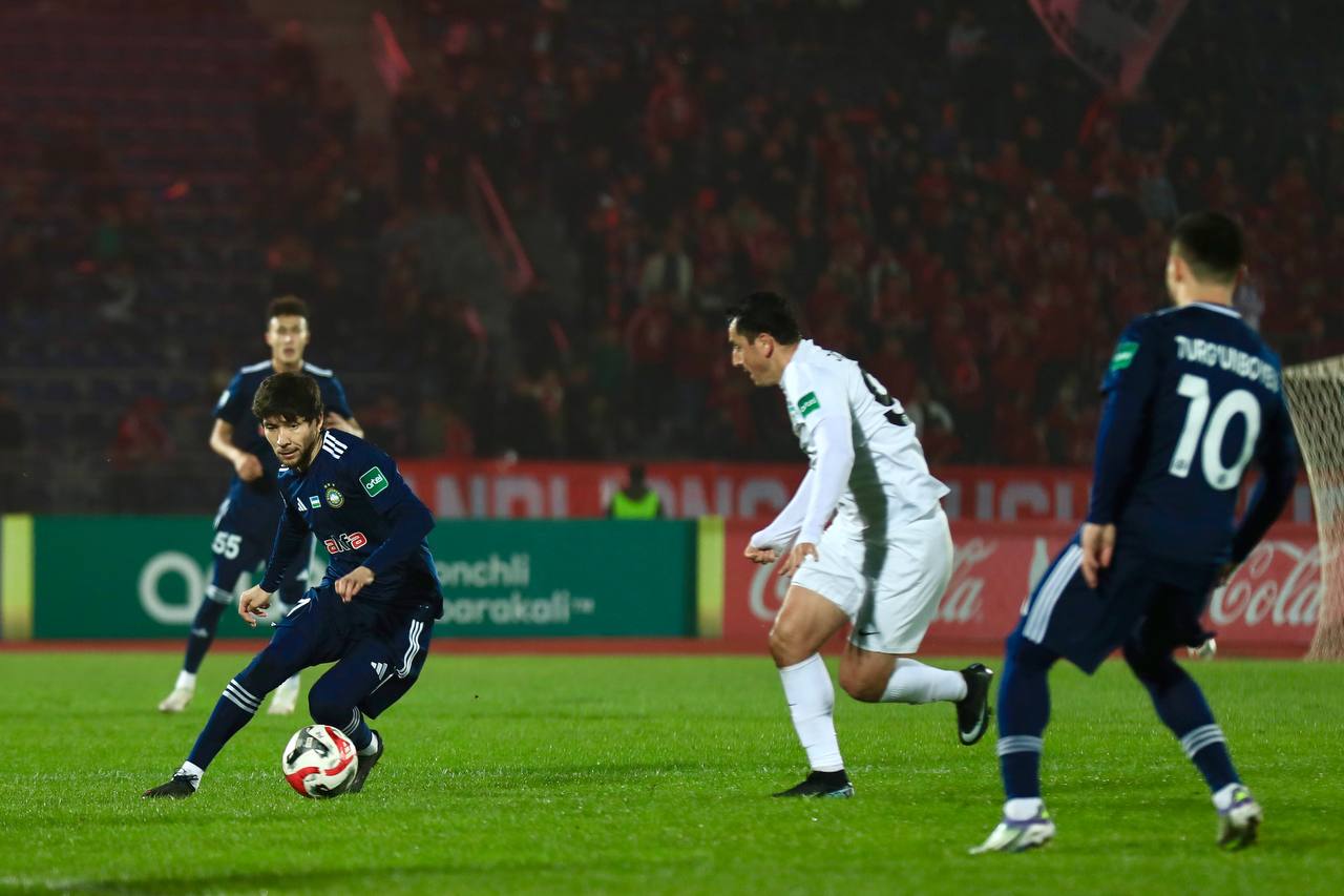 Пахтакор стал обладателем Кубка Узбекистана На поле Бобур Арена в Андижане определился обладатель Кубка Узбекистана 2025 года Пахтакор одержал минимальную победу над Бухарой со счётом 1 0 и стал обладателем кубка В конце матча между игроками вспыхнула драка Подробнее   anhor uz news pahtakor o zbekiston kubogi sohibi anhoruz Новости события мнения Мобильное приложение IOS Android