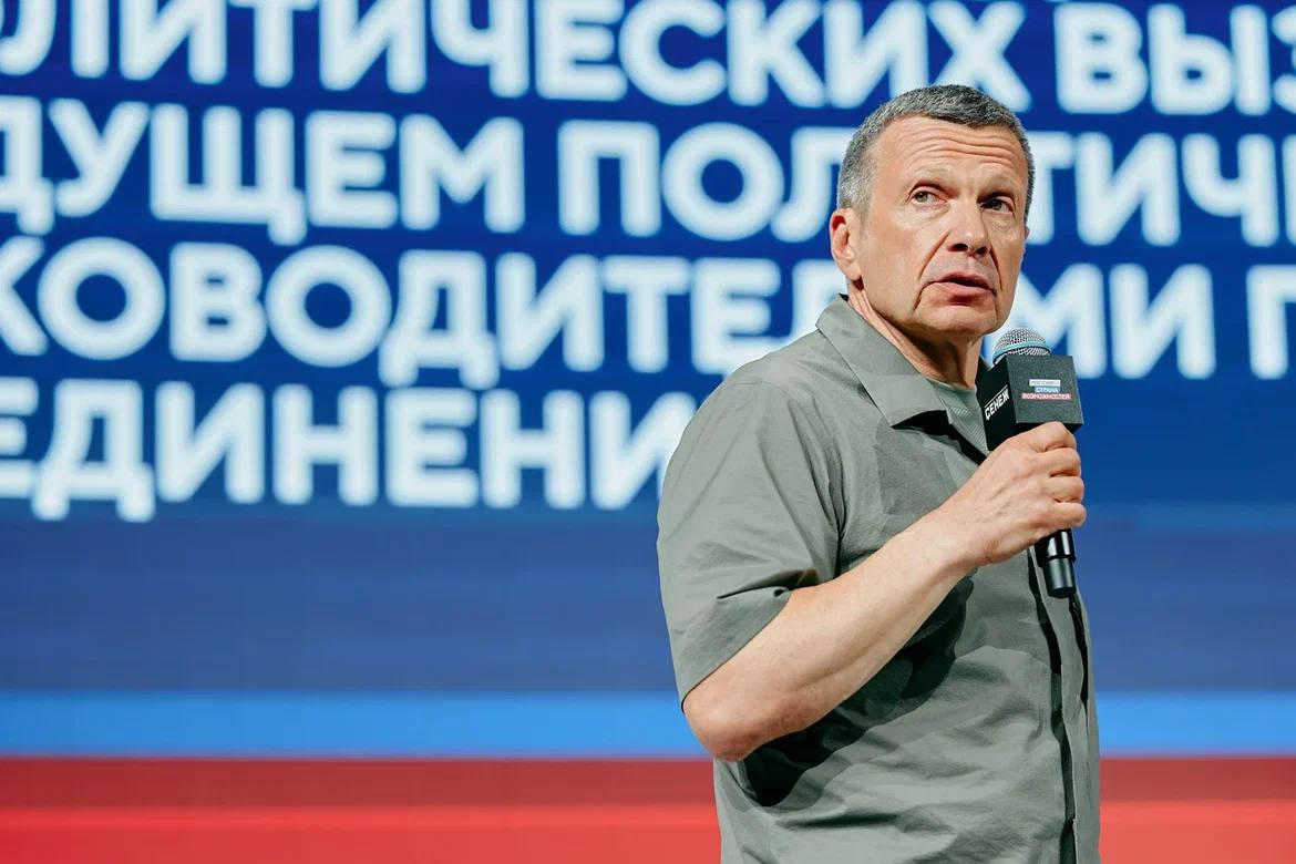 На форуме «Территория смыслов» прошли межпартийные дебаты. Лидеры парламентских фракций два часа отвечали на вопросы ребят. Обсуждали демографию, технологический суверенитет, поддержку молодых семей и единство в поддержке спецоперации. Особая благодарность Владимиру Соловьёву за ведение дискуссии. Такой живой и откровенный формат на «Территории смыслов» — именно то, что нужно молодёжи сегодня. Впервые с 2018 года на форуме вновь прошли дебаты — и мы рады видеть их возвращение.