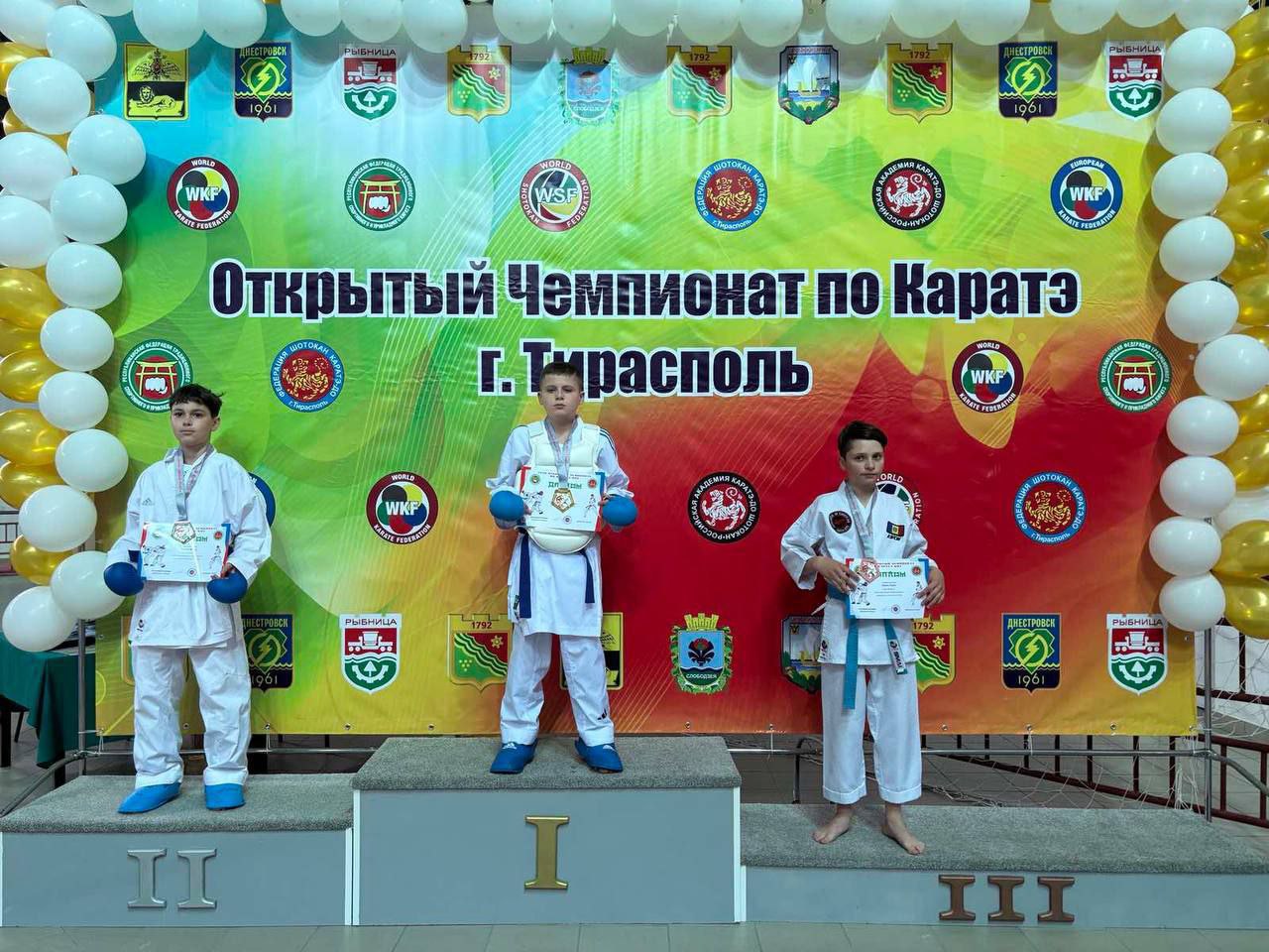 Бойцы тираспольского карате-клуба «Богатырь» завоевали 135 медалей в Открытом чемпионате Приднестровья. 18-й розыгрыш прошел на спорткомплексе «Шериф». В соревнованиях участвовали 280 каратистов из Приднестровья, Молдовы, Украины и Румынии.