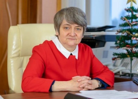 Во вторник в Ленинском районном суде прошло заседание по продлению меры пресечения для теперь экс-ректора УлГТУ Надежды Ярушкиной и трёх её бывших сотрудников — всех обвинили в злоупотреблении должностными полномочиями. Адвокаты, которые ранее добились домашнего ареста вместо заключения под стражу, в этот раз просили суд смягчить меру пресечения до подписки о невыезде. #ярушкина Подписывайтесь: 73online Присылайте новости