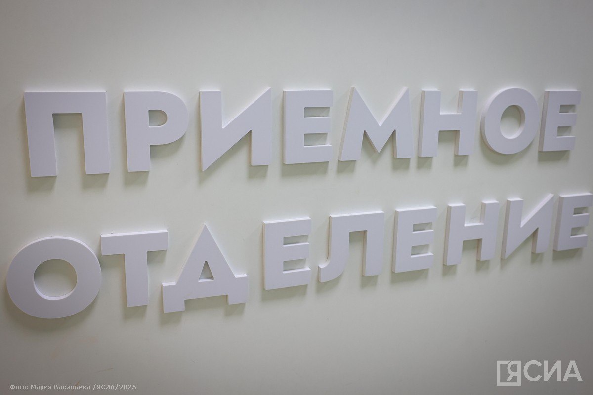 В Якутии в трёх районах появятся новые женские консультации. Они откроются в Алданском, Хангаласском и Нюрбинском районах на базе акушерско-гинекологических кабинетов центральных районных больниц. Консультации оснастят современным оборудованием и внедрят там обновлённые подходы к оказанию медицинской помощи.  Это часть национального проекта «Семья», который стартовал в России в 2025 году по решению президента Владимира Путина. Проект направлен на поддержку семей с детьми, укрепление семейных ценностей и заботу о репродуктивном здоровье.  ЯСИА // Все новости Якутии на