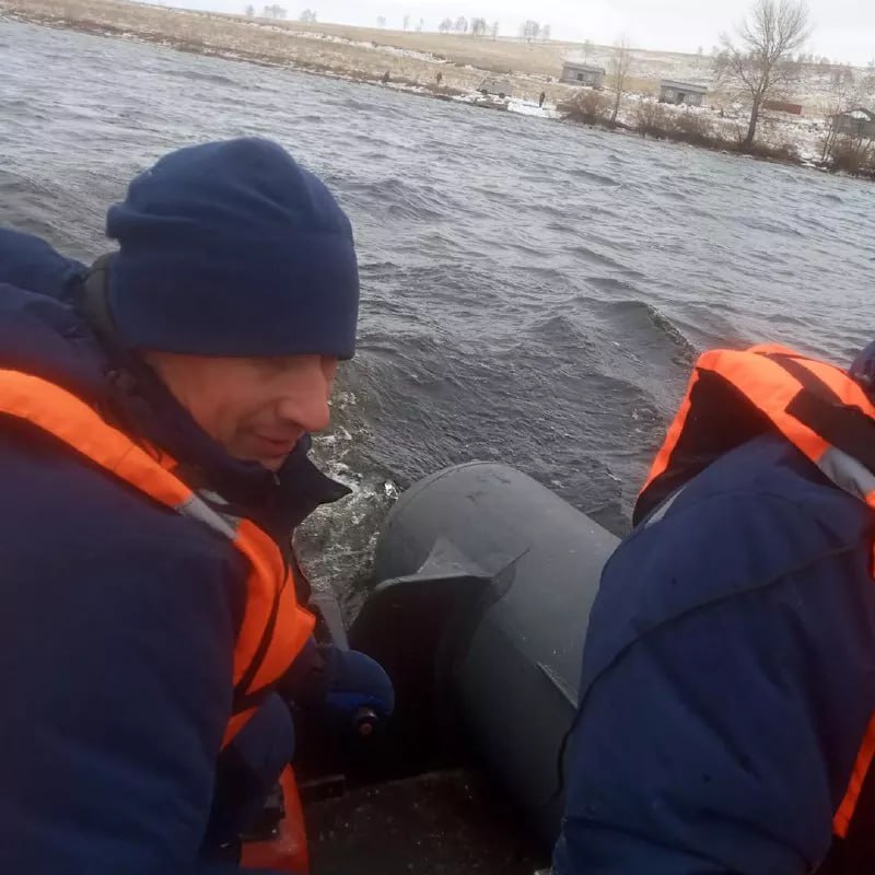 Тело пропавшего на Верхнеуральском водохранилище рыбака все еще не нашли  Сегодня, 18 ноября, в поисково-спасательной службе региона напомнили, что мужчина 1988 года рождения пропал во время рыбалки еще 14 ноября. Его лодку обнаружил другой рыбак – неподалеку от поселка Желтинский  лодку порывами ветра гоняло по воде из стороны в сторону .