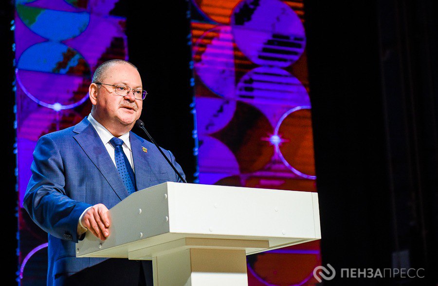 Губернатор Олег Мельниченко на третьем месте среди глав регионов РФ по Индексу международных контактов с января по сентябрь Исследование проведено коммуникационным холдингом Минченко консалтинг Внешнеполитическая повестка региона остается насыщенной в сентябре Олег Мельниченко провел ряд значимых встреч Пензу с визитом посетили делегации из Узбекистана в числе которых были представители Бухарской области во главе с заместителем хокима Ризо Асадовым а также советник хокима Ферганской области Акмал Пулатов Кроме того состоялась встреча с Генеральным консулом Узбекистана в Казани Ерланом Искаковым Параллельно развивается сотрудничество с Китаем традиционно тесными остаются и связи с белорусскими партнерами Экспертное сообщество отмечает что такая системная работа по укреплению международных связей вносит прямой вклад в социально экономическое развитие Пензенской области открывая для региона новые возможности penzapress пенза губернаторМельниченко ОМельниченко МельниченкоОВ