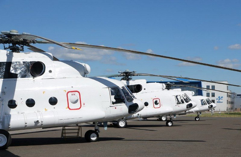 ГТЛК передала заказчикам десять новых вертолетов Ми-8 Государственная транспортная лизинговая компания ГТЛК сегодня, 29 июля, на Казанском вертолетном заводе передала российским авиакомпаниям 10 новых вертолетов Ми-8МТВ-1. По два вертолета получили авиакомпании "Полярные авиалинии", "Тайга" и "ЧукотАвиа", авиапредприятие "Ельцовка" и Стрежевское авиапредприятие. Поставленные Ми-8 оснащены 23 пассажирскими сиденьями, также в них подготовлены места под установку медицинских модулей; вертолеты доработаны для установки внешней подвески. Машины произведены в рамках контракта "Вертолетов России" и ГТЛК на поставку 86 Ми-8МТВ-1 в течение 2023–2025 годов и профинансированы Фондом национального благосостояния на общую сумму 44,5 млрд руб. Подробнее Фото: Ростех